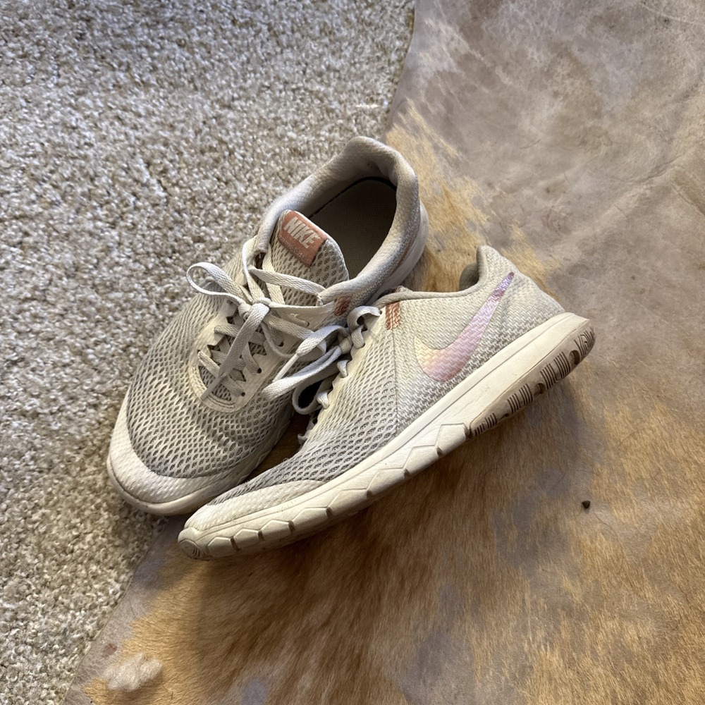 Nike Flex Experience RN 6 Womens Size 8 White w/ Rose Gold Accents 881805-102